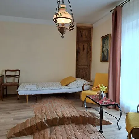 Statek 100dola Apartment